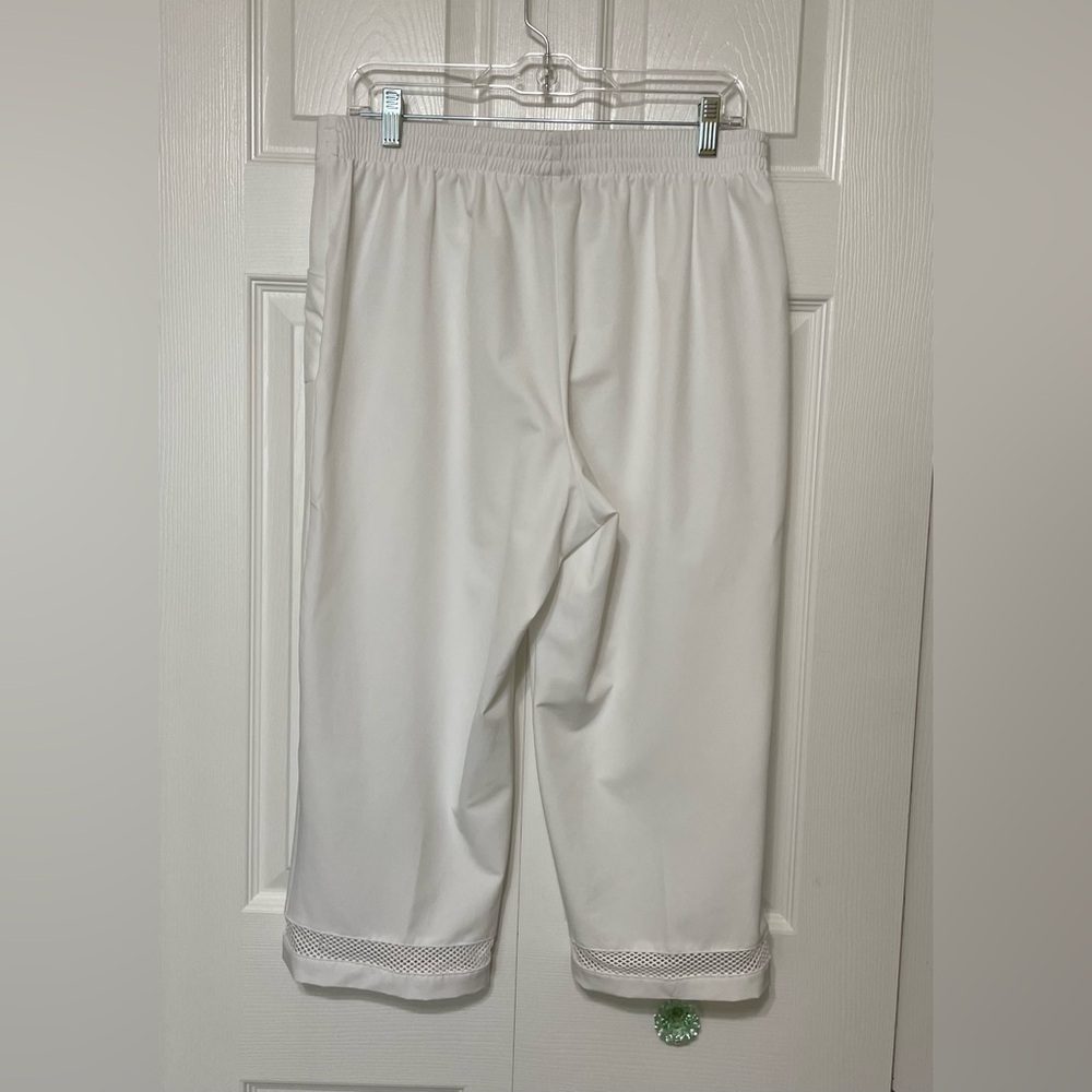 Alfred Dunner White Ankle Cropped Pants Relaxed Fit - Picture 4 of 8